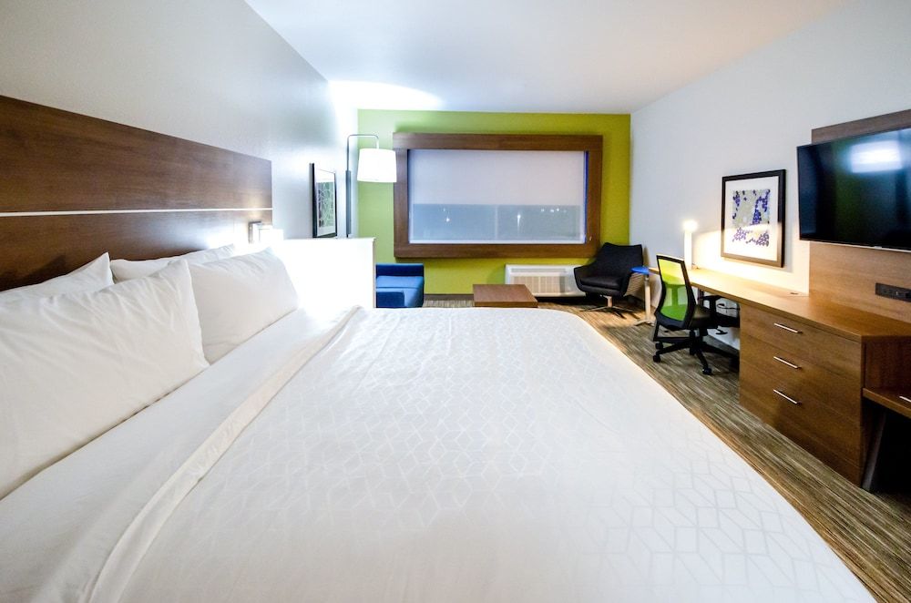 Suite, 1 King Bed, Accessible (Communications)