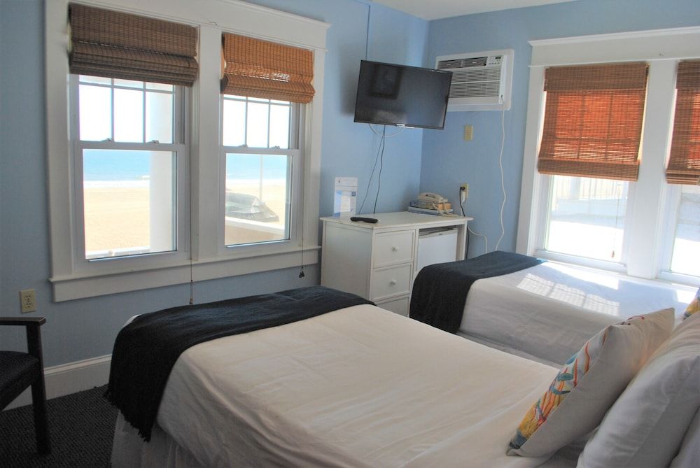 Ocean Front 2 Bedrooms, 3 Double, 1 Twin