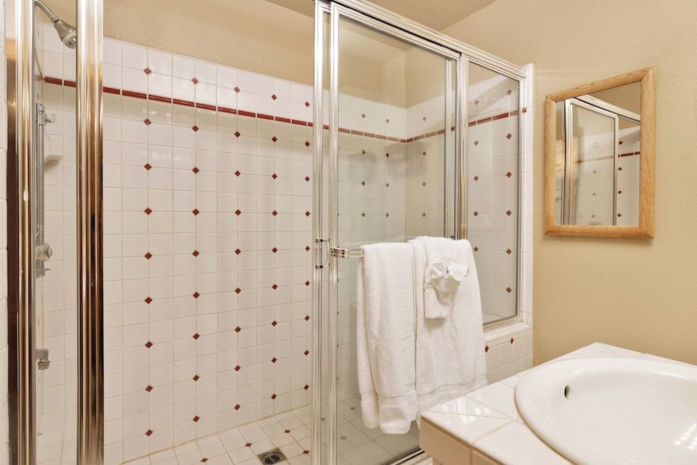 Four Happy Bears Estate #1277 House, Multiple Beds, Hot Tub, Mountain View (1277) 11