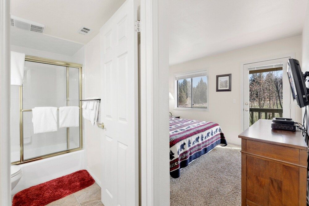 Sunny Side UP #1343 Condo, Multiple Beds, Balcony, Mountain View (1343) 2