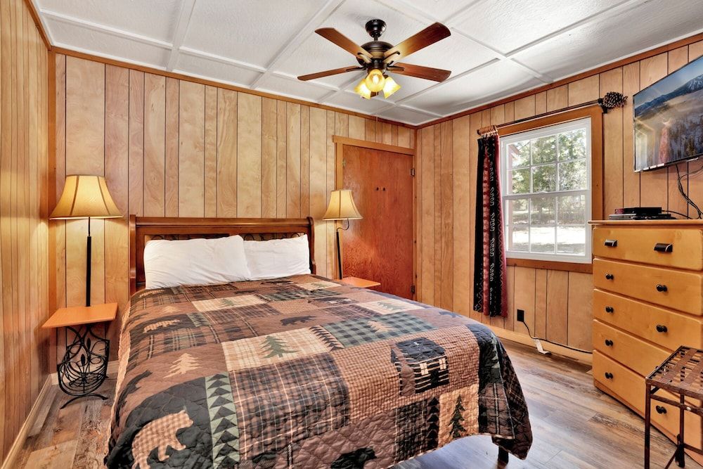 Frank's OLD Bear #149 House, Multiple Beds, Hot Tub, Beach View (149) 3