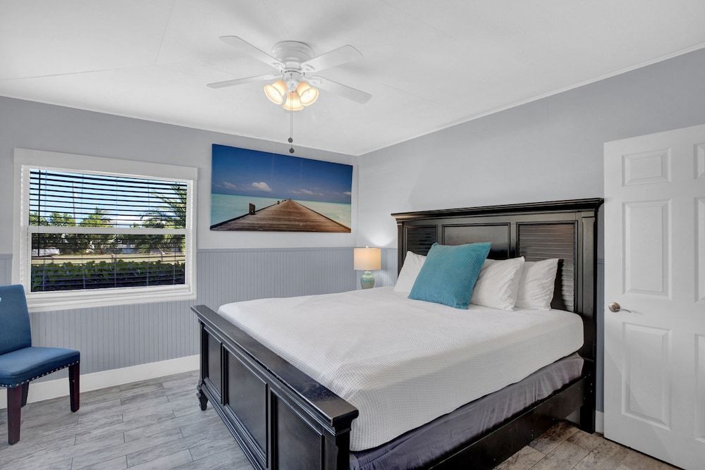 Standard Room, 1 King Bed (Room 4)