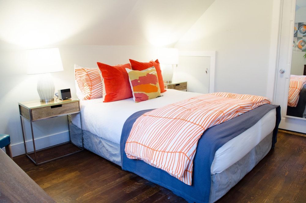 NO. 5 Attic Suite