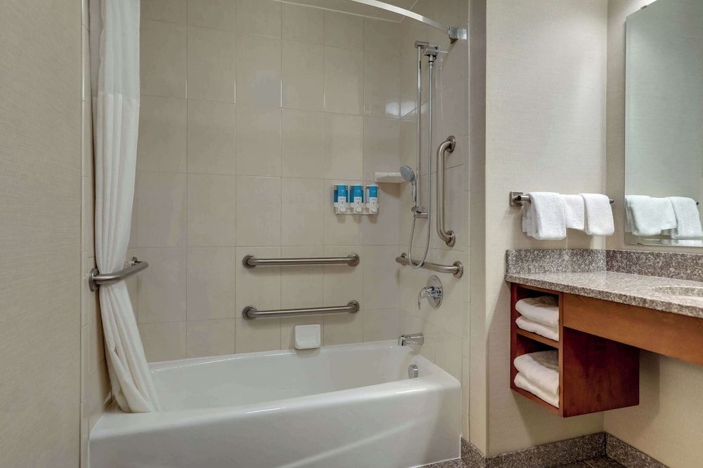 Suite, Multiple Beds, Accessible, Refrigerator & Microwave (Sofabed, 2 Rooms, Tub)