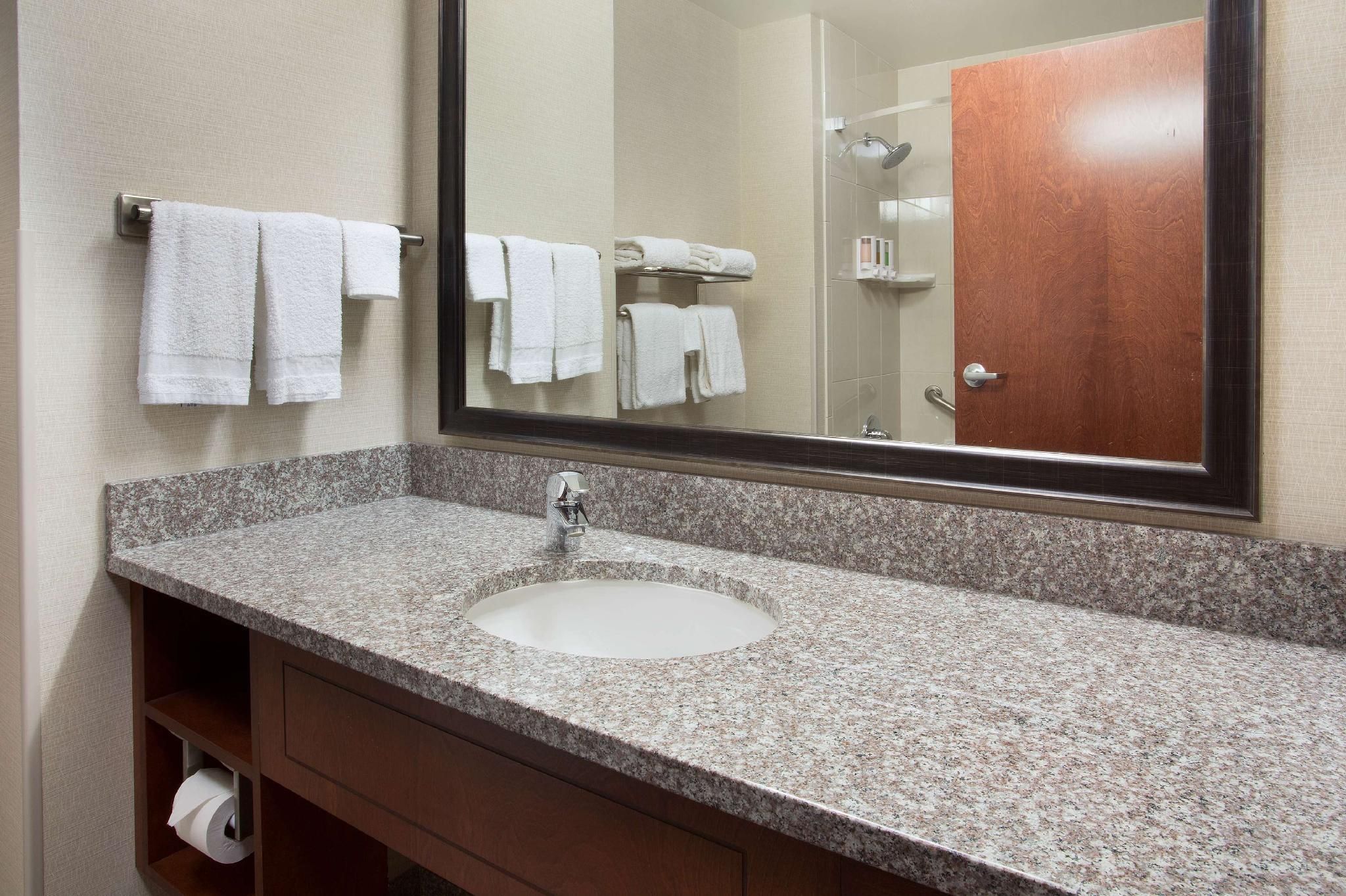 1 King Bed Meeting Suite, 2 Rooms, Hearing Accessible with Tub