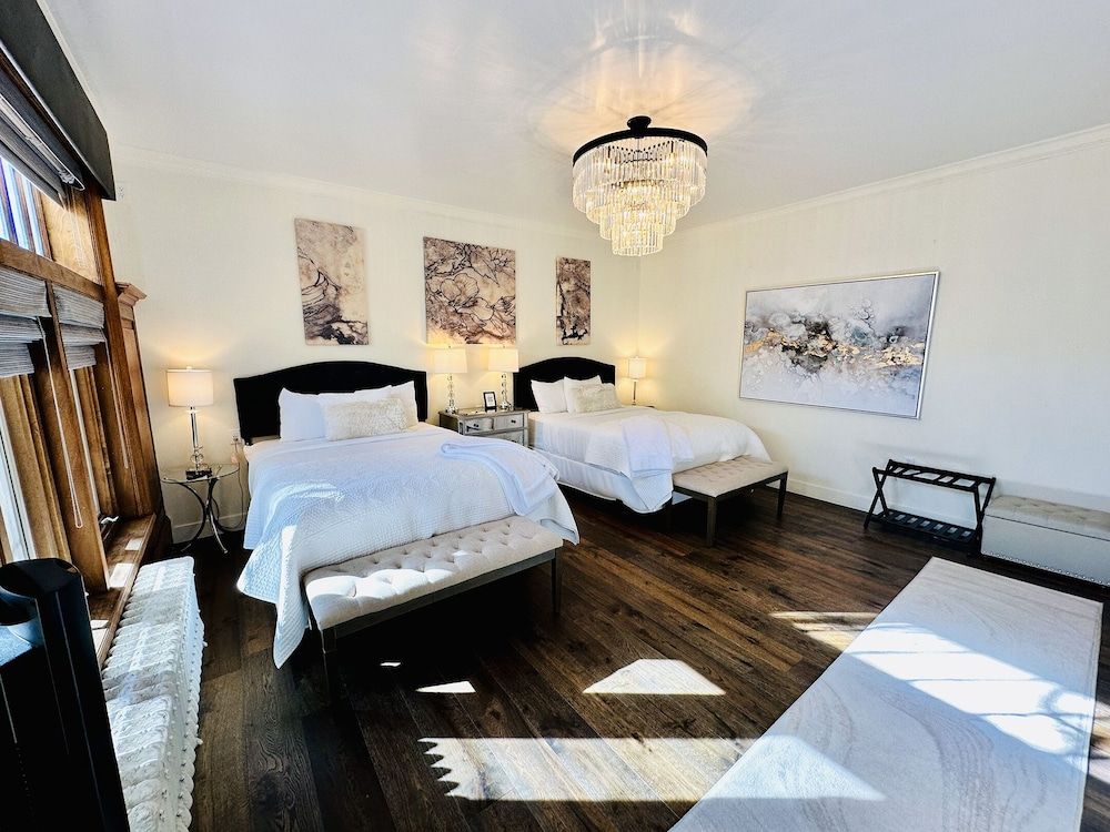 Bespoke Inn Flagstaff Deluxe Quadruple Room, Bathtub, Ground Floor 6