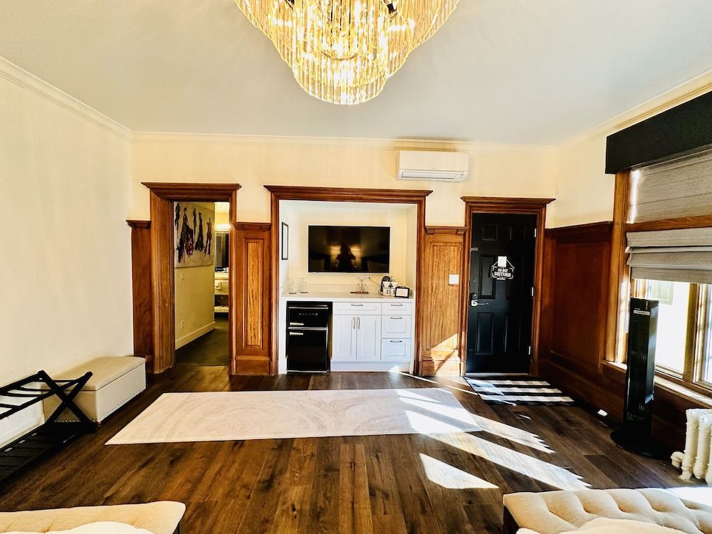 Bespoke Inn Flagstaff Deluxe Quadruple Room, Bathtub, Ground Floor 12