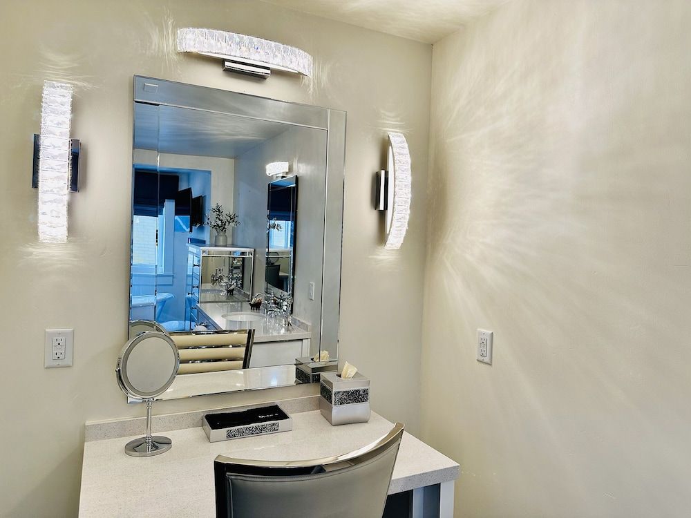 Bespoke Inn Flagstaff Deluxe Quadruple Room, Bathtub, Ground Floor 11