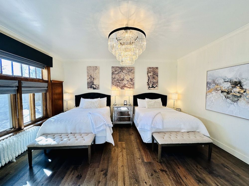 Bespoke Inn Flagstaff Deluxe Quadruple Room, Bathtub, Ground Floor 5