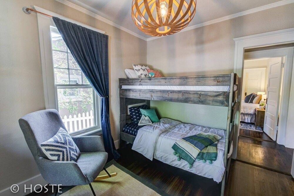 House (4 Bedrooms)