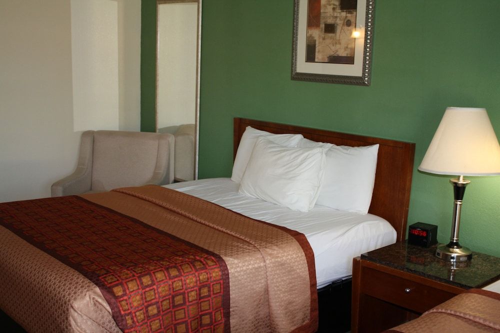 Executive Inn and Suites Wichita Falls Standard Room, 2 Queen Beds 7