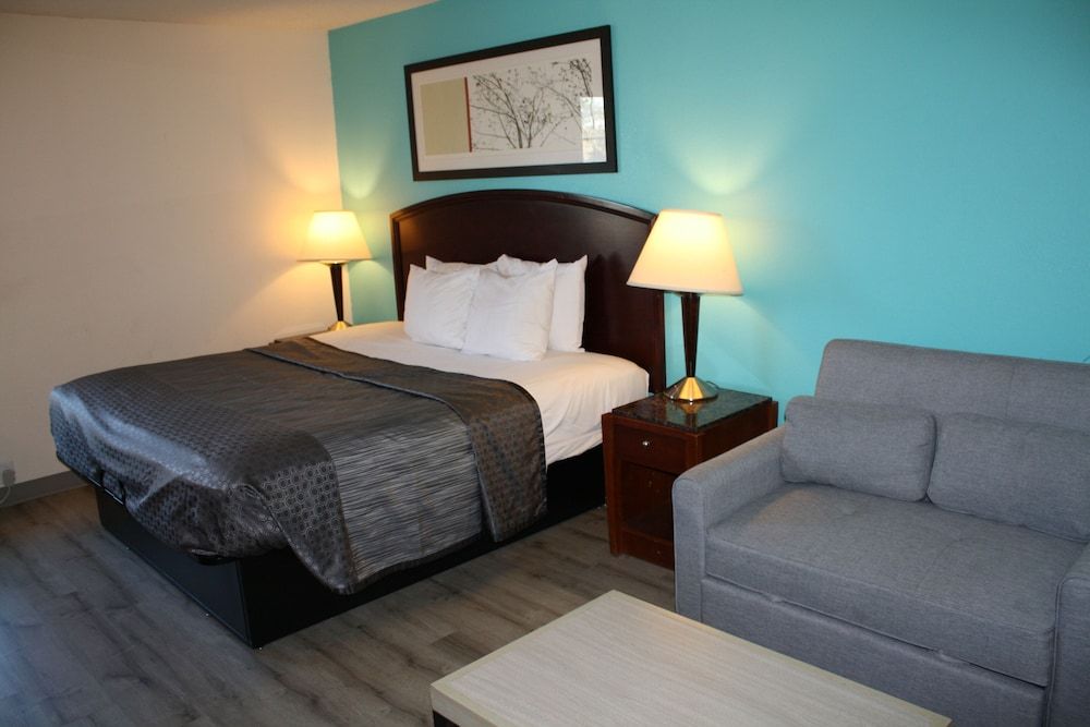 Executive Inn and Suites Wichita Falls Standard Room, 1 King Bed, Accessible 2