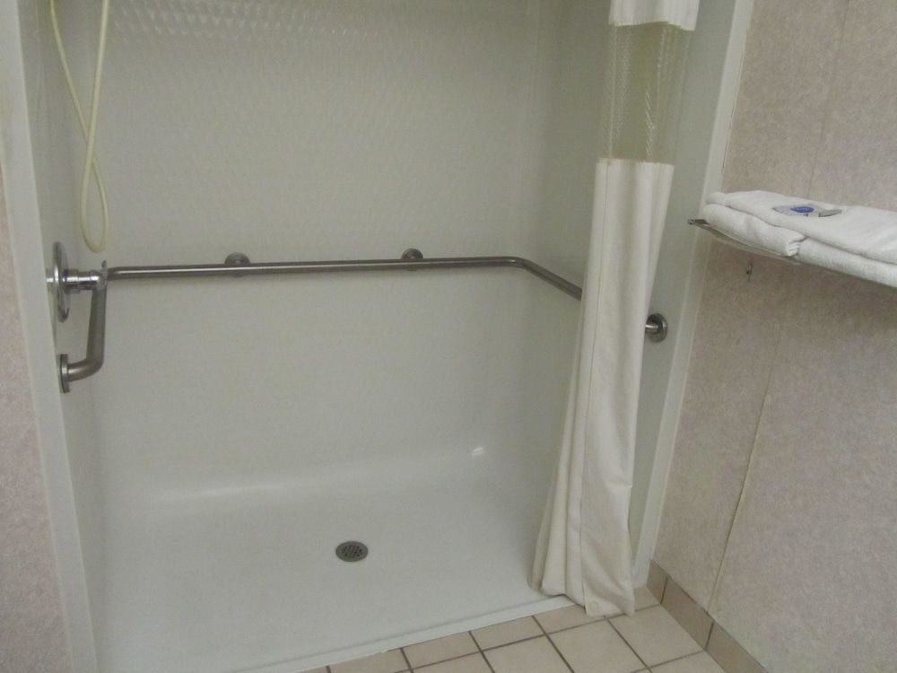 Executive Inn and Suites Wichita Falls Standard Room, 1 King Bed, Accessible 5