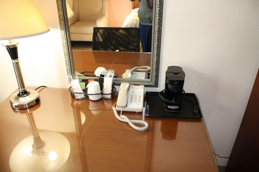 Executive Inn and Suites Wichita Falls Standard Room, 1 King Bed, Accessible 7