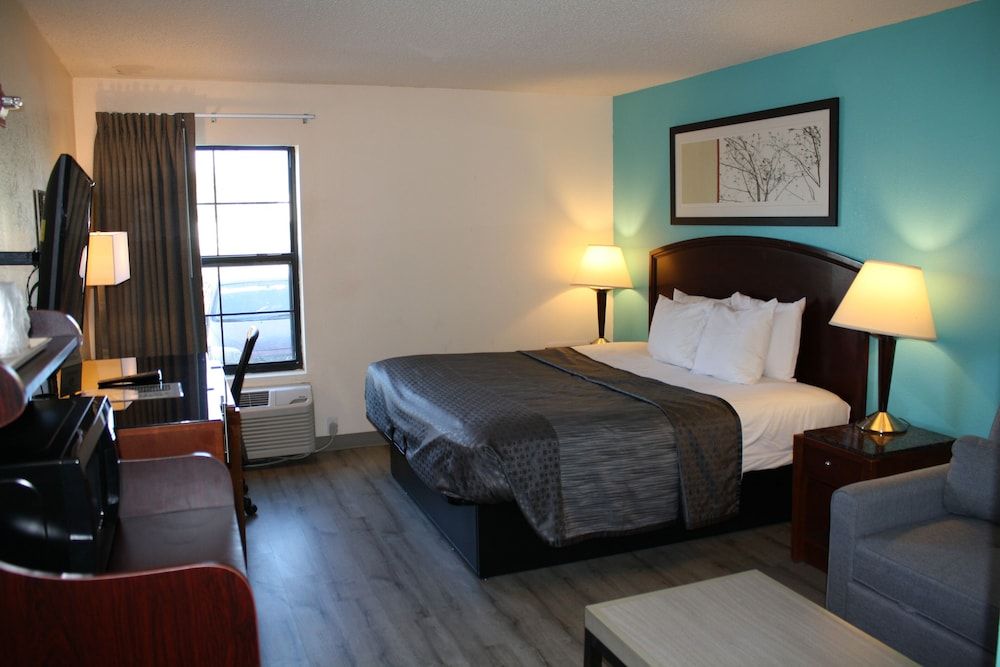 Executive Inn and Suites Wichita Falls Standard Room, 1 King Bed, Accessible