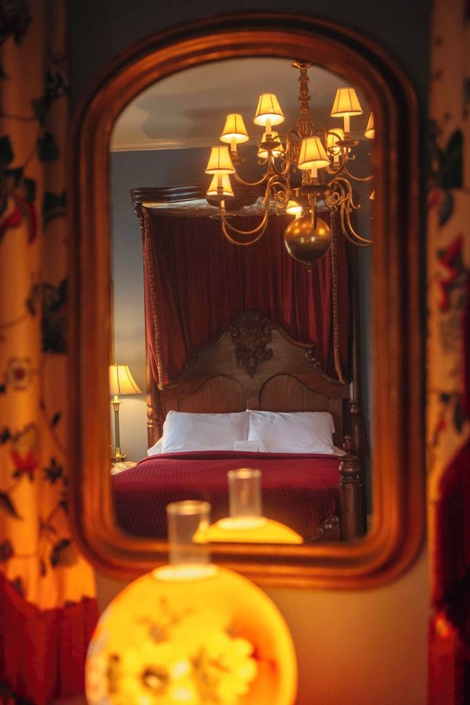 Anchuca Historic Mansion & Inn Davis Room #5 11