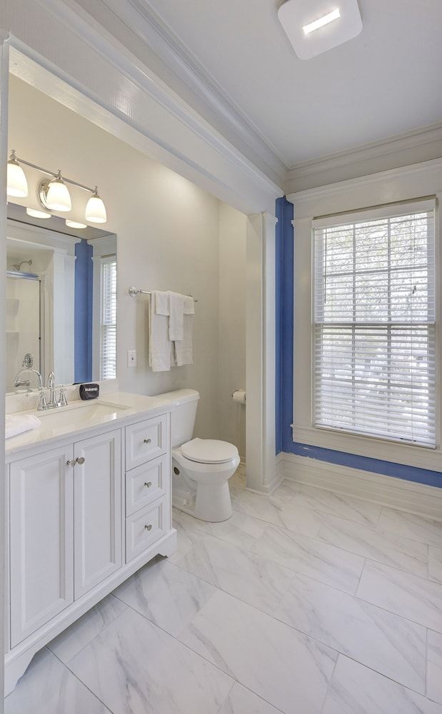 Anchuca Historic Mansion & Inn Davis Room #5 3