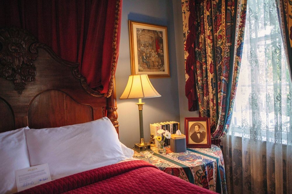 Anchuca Historic Mansion & Inn Davis Room #5 7