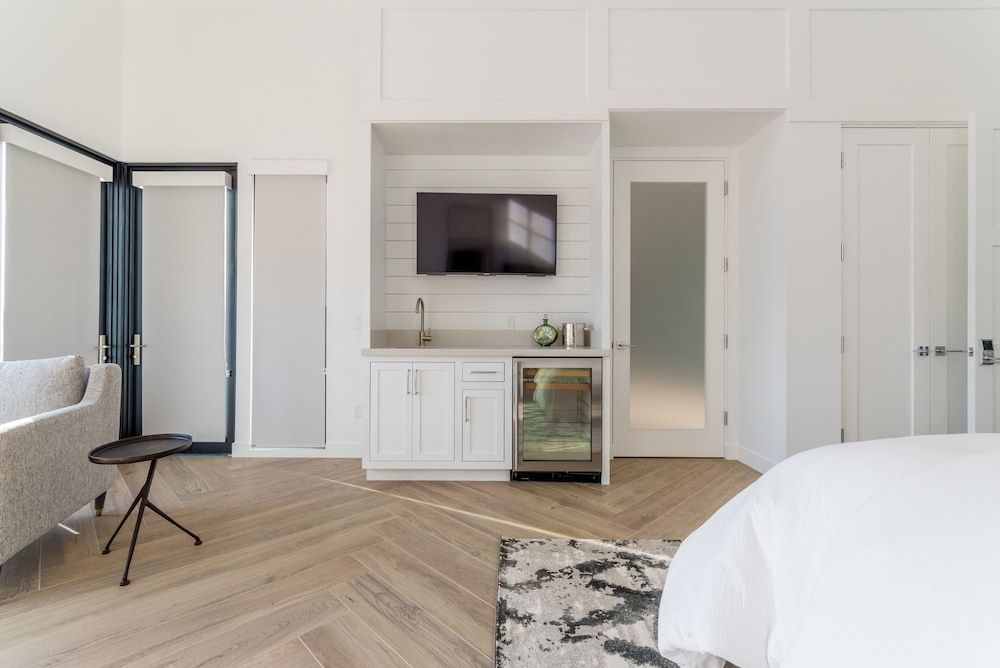 The New Inn Endless Love 5