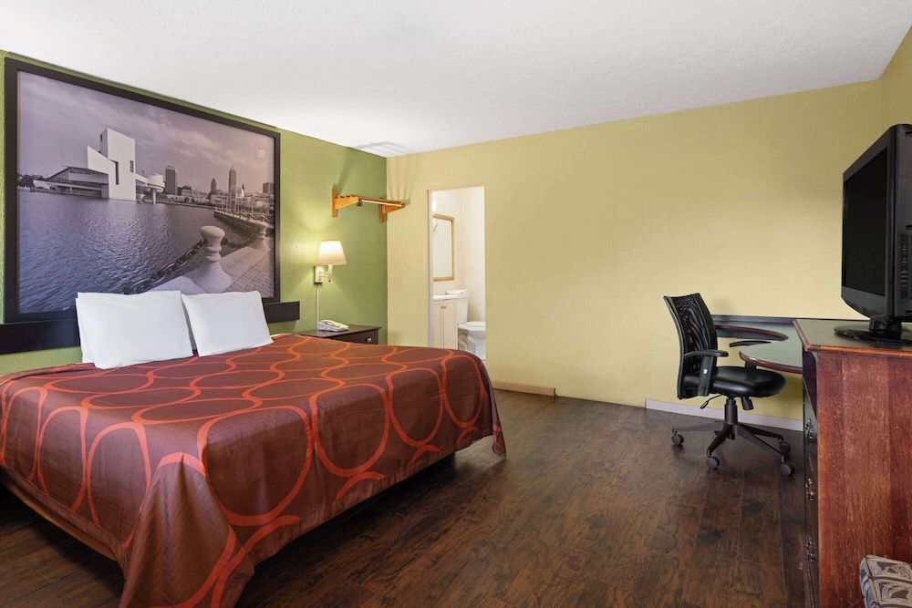 Room, 1 King Bed, Smoking