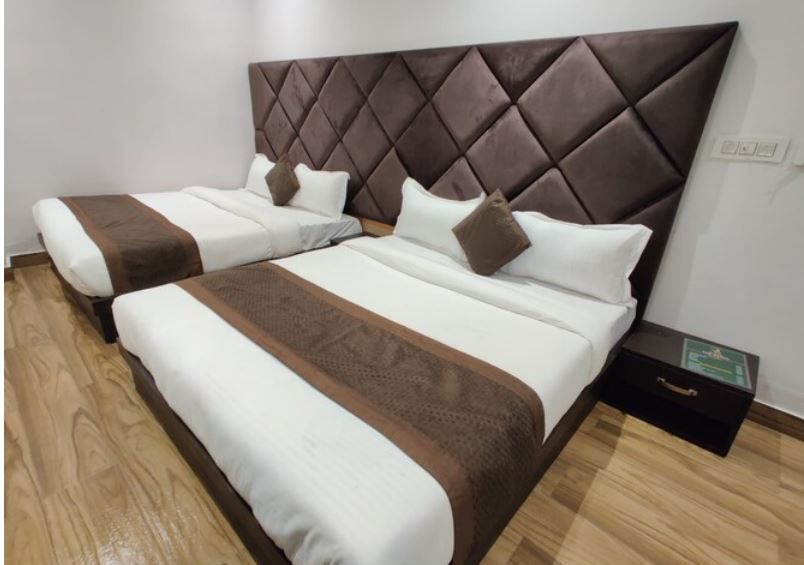 Family four bed Room with lift and parking