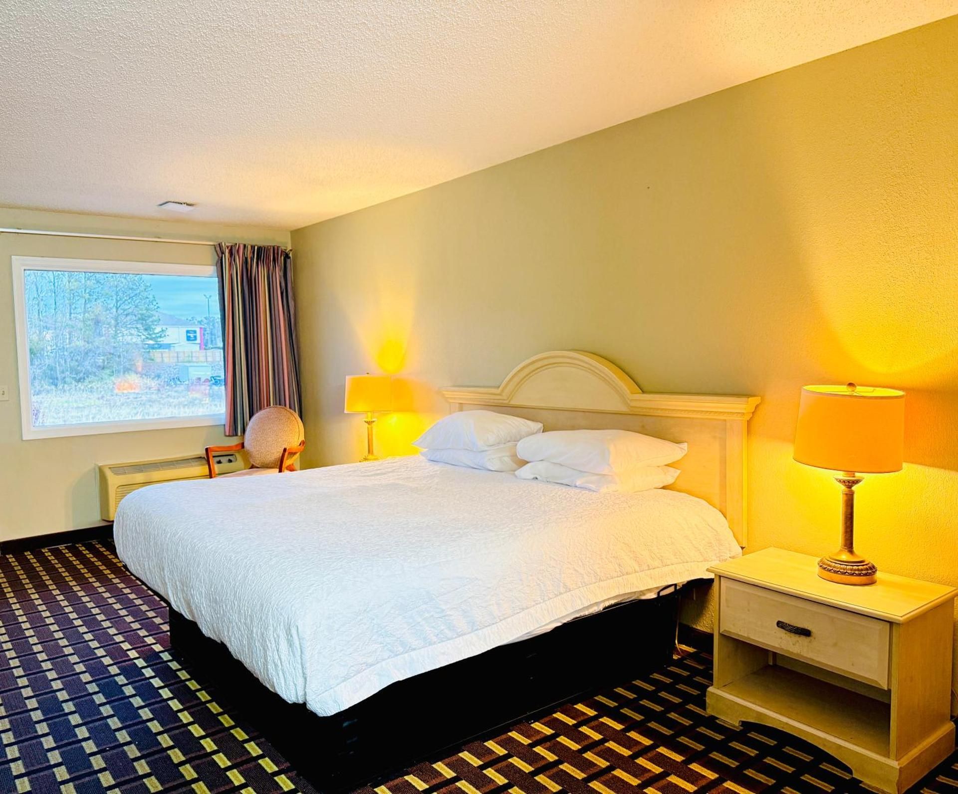 1 King Bed, Smoking