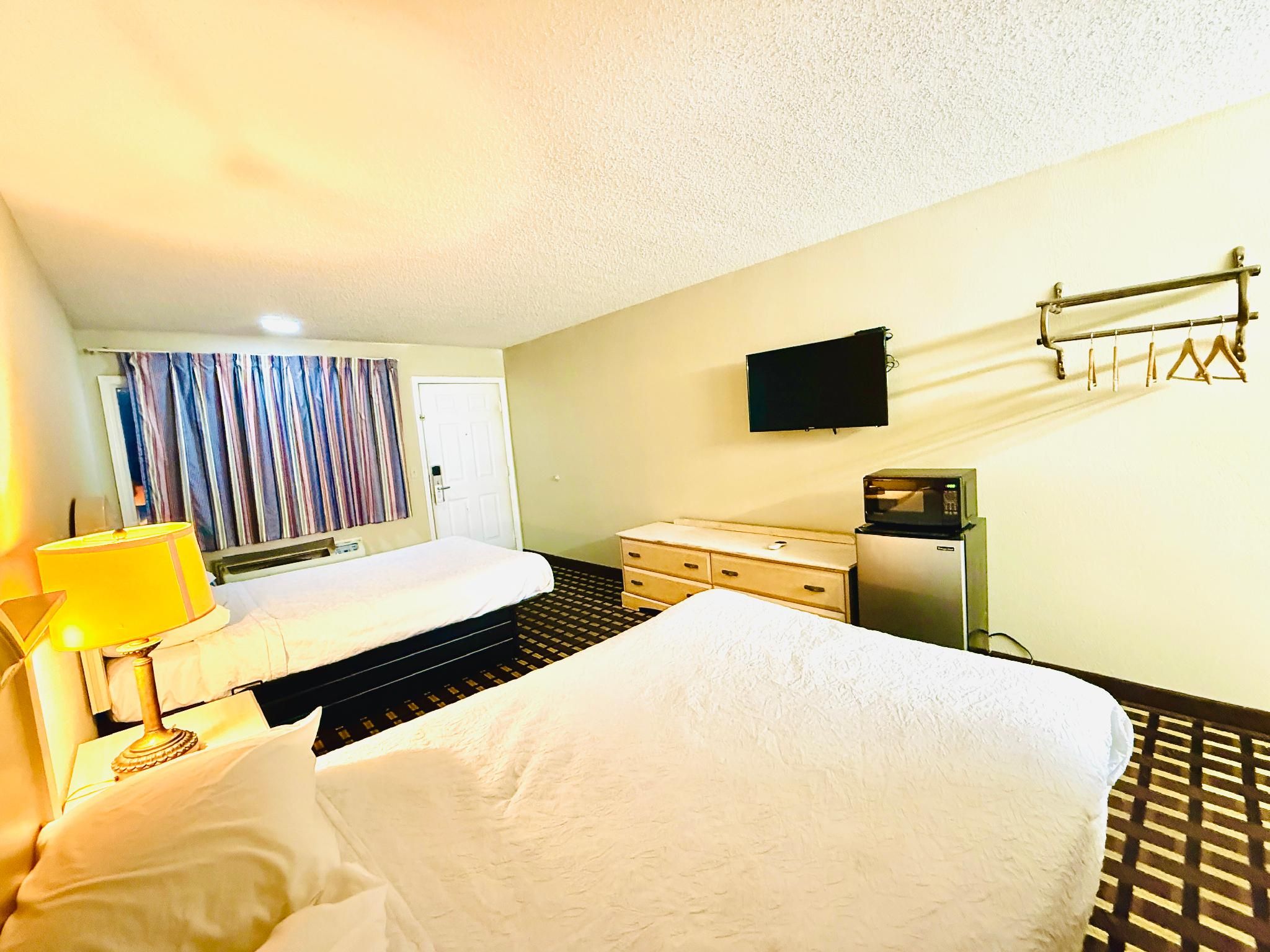 2 Double Beds, Smoking