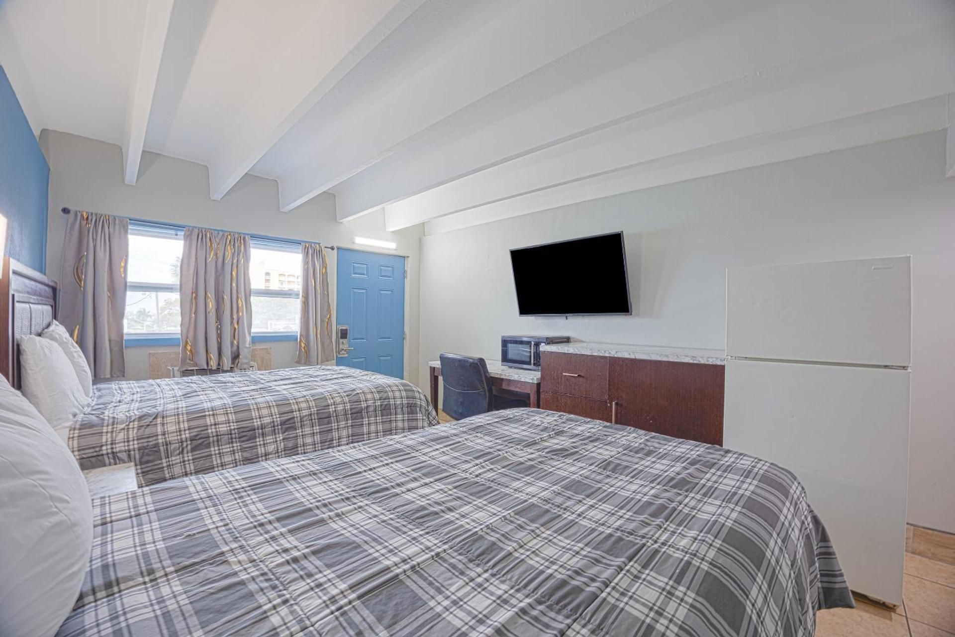 2 Full Beds Non-Smoking