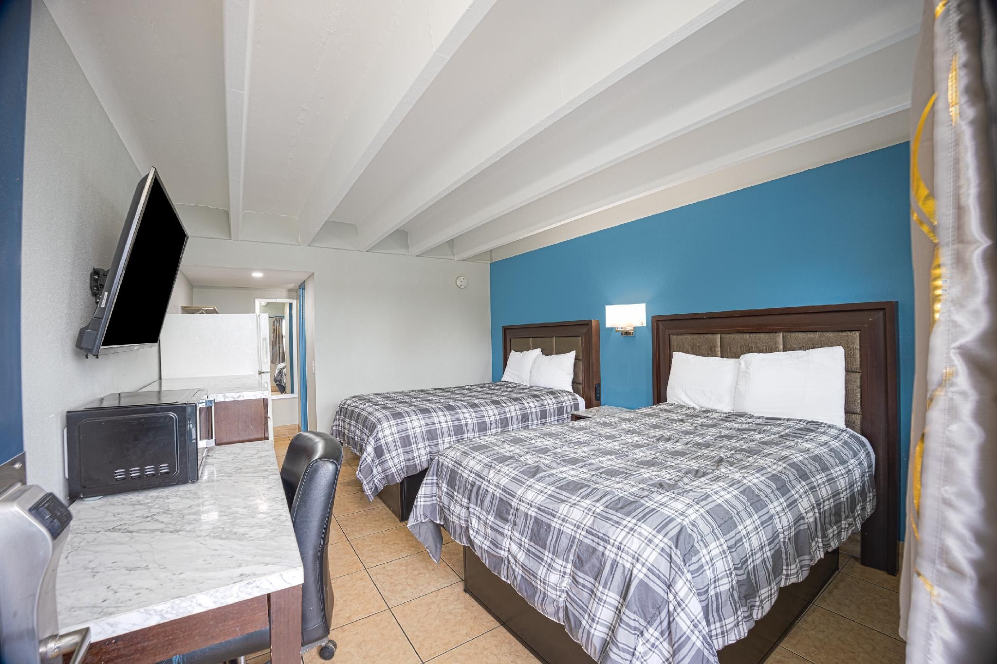 2 Full Beds Non-Smoking