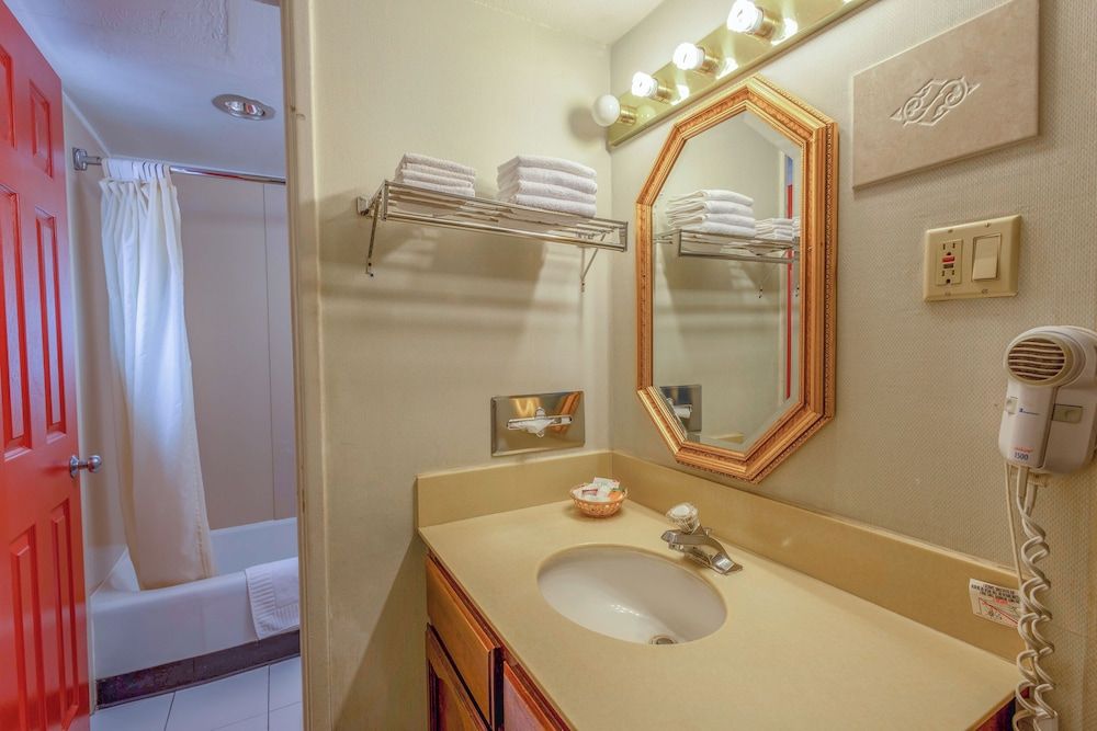 Royal Holiday Motel By Belvilla Gallup I-40 Room, 2 Double Beds, Non Smoking 5