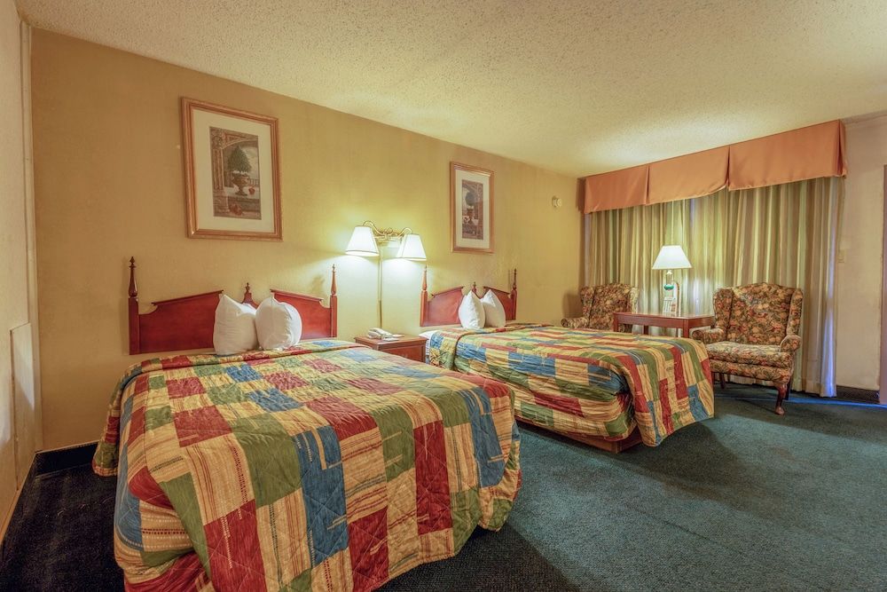 Royal Holiday Motel By Belvilla Gallup I-40 Room, 2 Queen Beds, Non Smoking 2