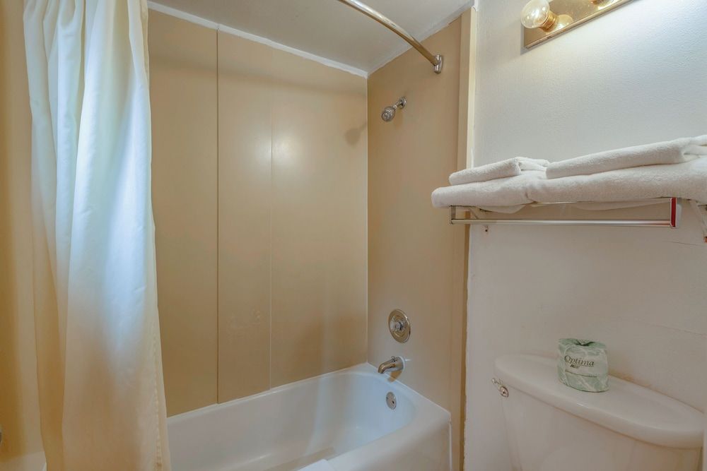 Royal Holiday Motel By Belvilla Gallup I-40 Room, 2 Double Beds, Non Smoking 6