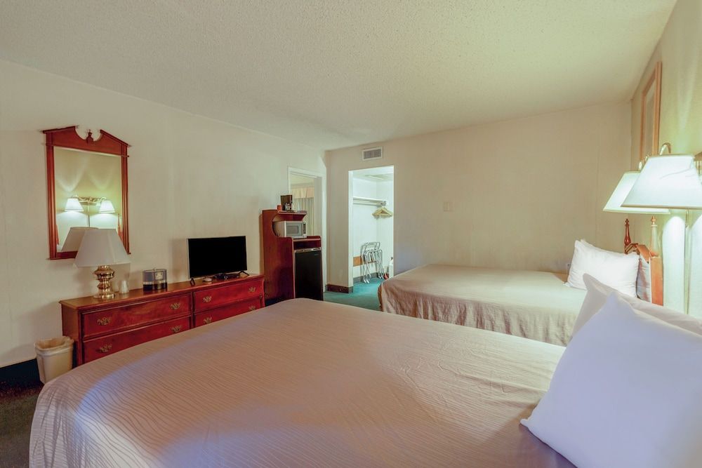 Royal Holiday Motel By Belvilla Gallup I-40 Room, 2 Double Beds, Non Smoking 3