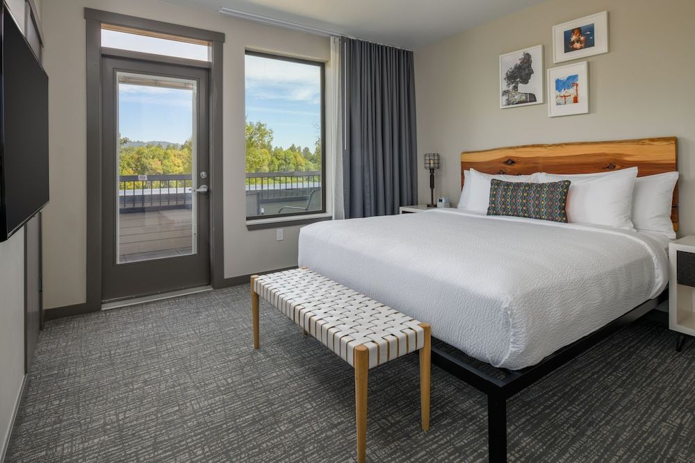 The Independence Suite, 1 King Bed, Balcony, River View (Osprey Executive King Suite with Rive) 2