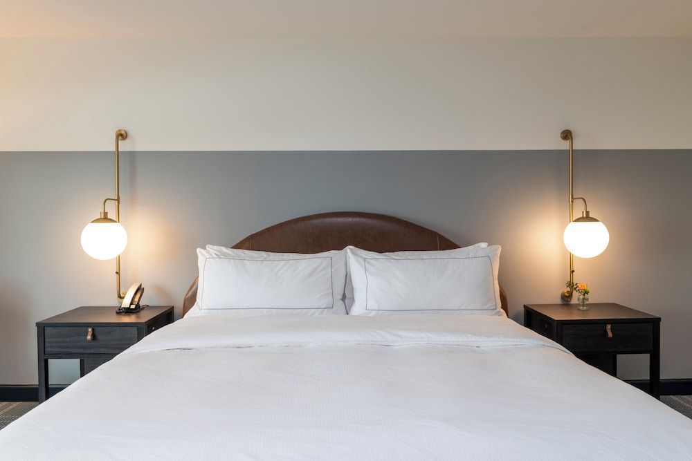 Room, 1 King Bed, Lake View