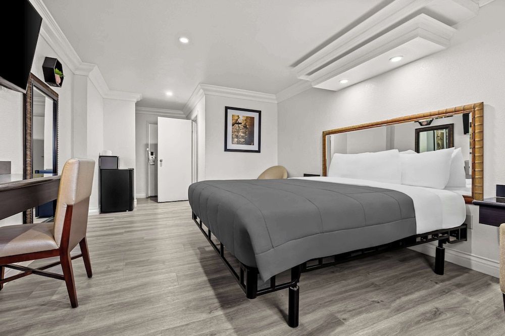 Standard Room, 1 King Bed, Non Smoking