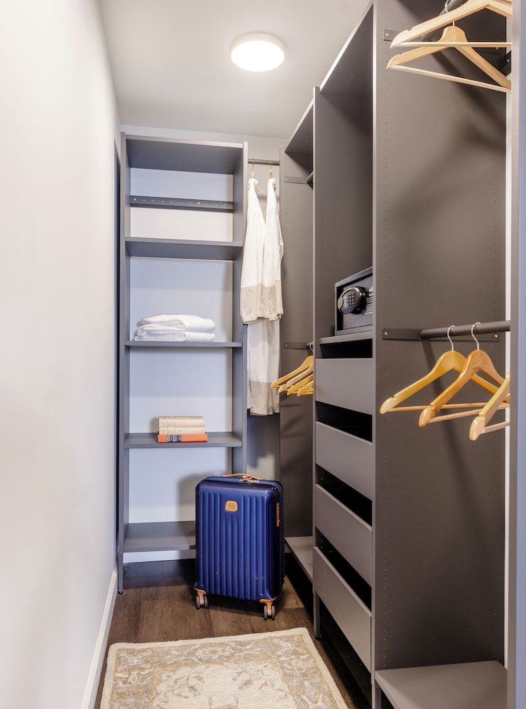 All-Movie Hotel Junior Suite Queen 2