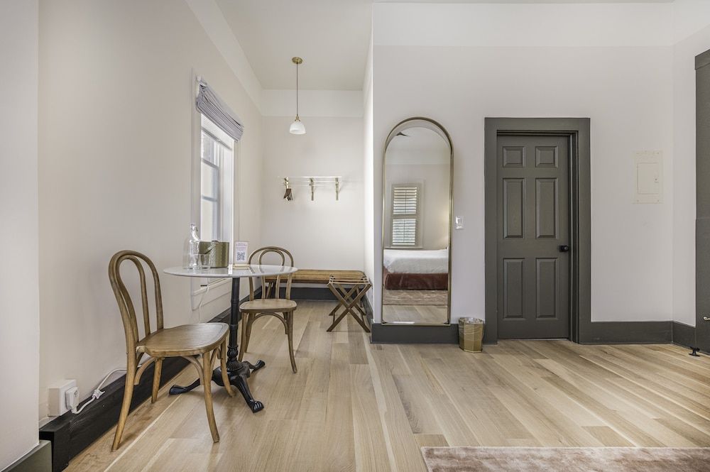 The Rochester Hotel 1 King Bedroom 8