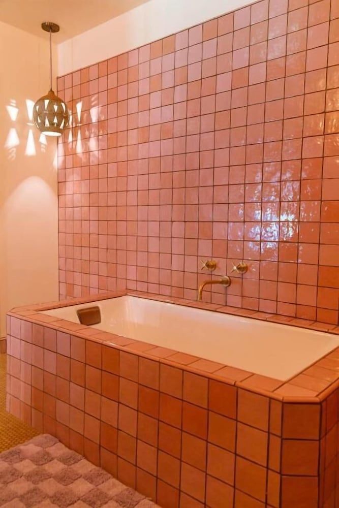 Ojai Rancho Inn Superior Room, 1 King Bed, Bathtub 3