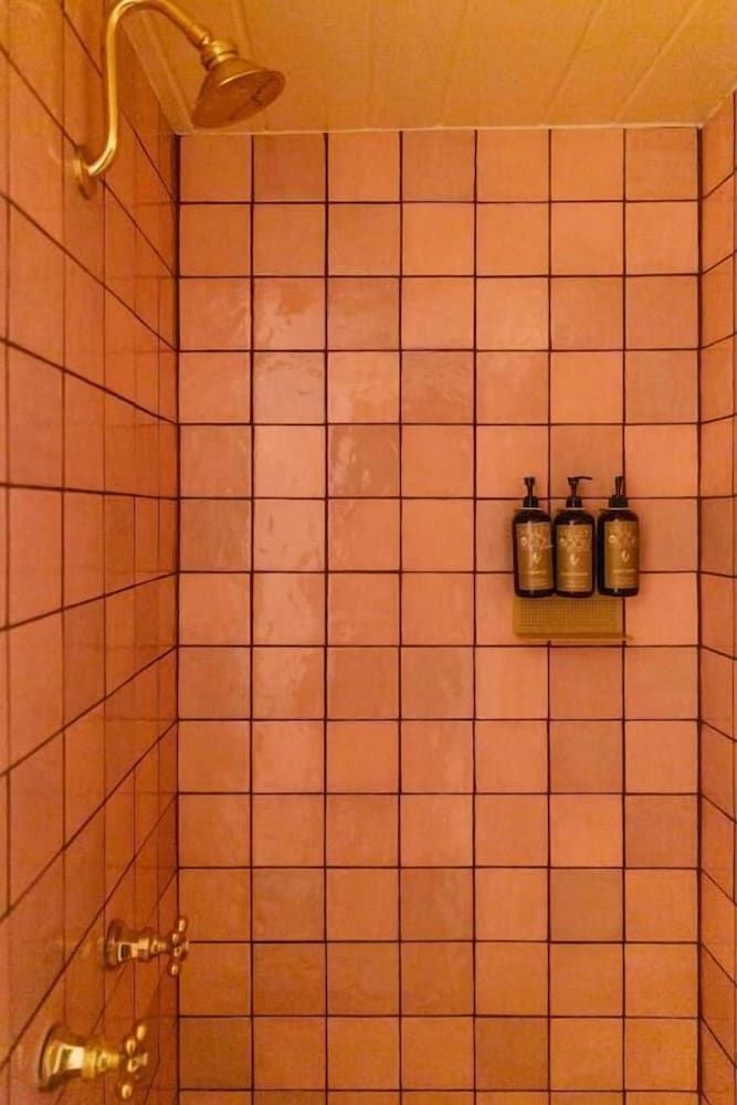 Ojai Rancho Inn Superior Room, 1 King Bed, Bathtub 2