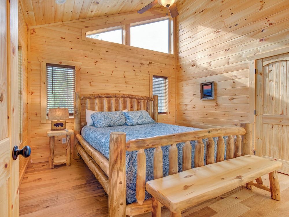 Studio (5 Bedrooms)