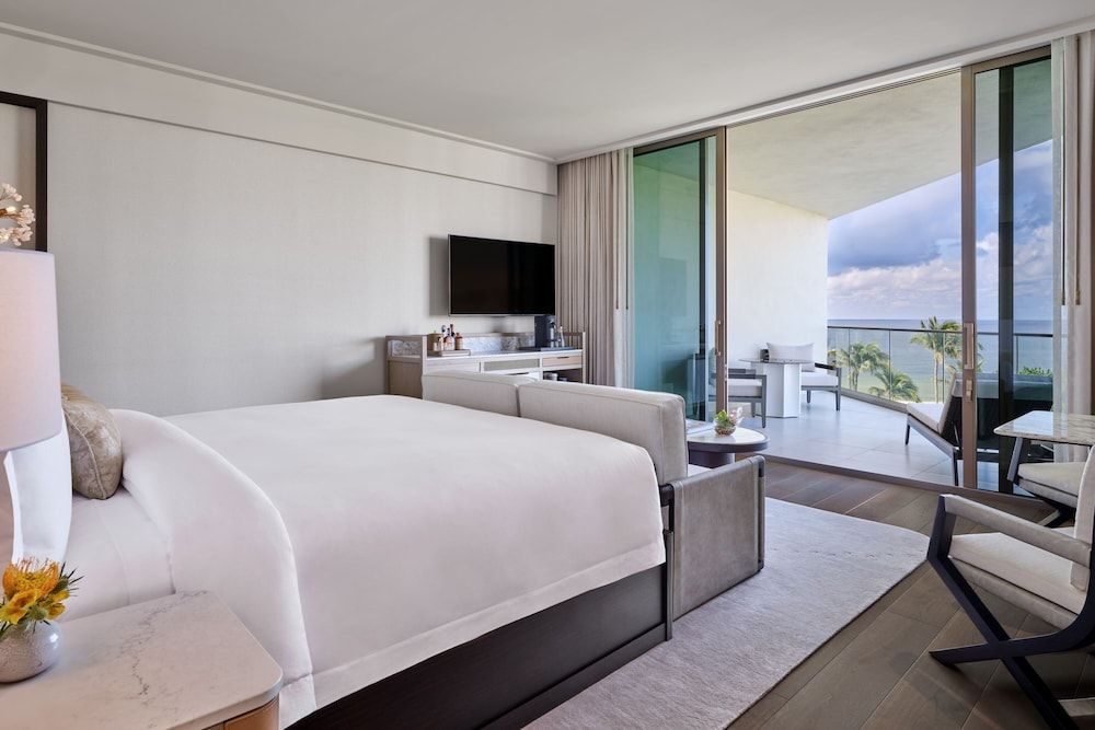 Deluxe Room, 1 King Bed, Non Smoking, Balcony