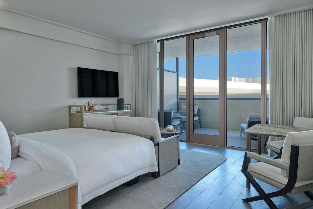 Superior No View Room, 1 King Bed, Non Smoking, Balcony
