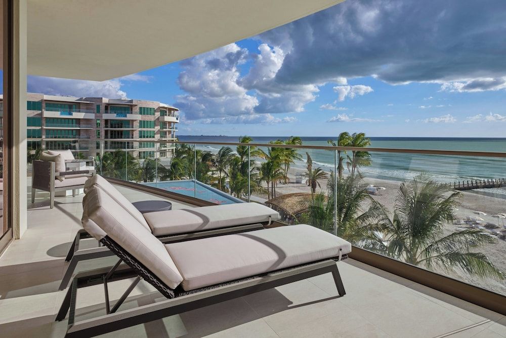 John Jacob Astor Suite, 1 King Bed with Sofa bed, Non Smoking, Oceanfront