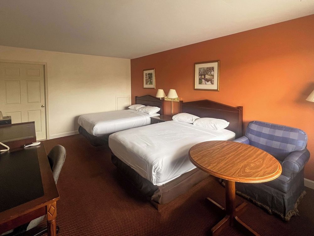 Motel 6 Culpeper, VA Standard Room, 2 Double Beds, Non Smoking, Refrigerator & Microwave