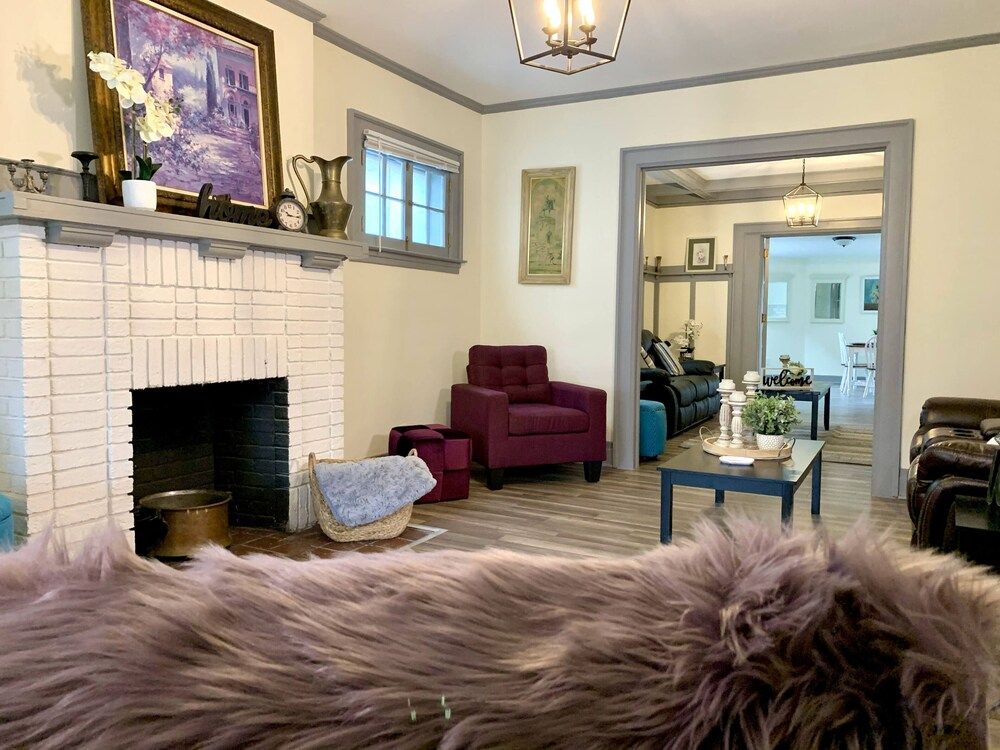 The Aquarium Chateau - With Private Yard & Parking, Near Falls, Casino by Niagara Hospitality Classic House 26