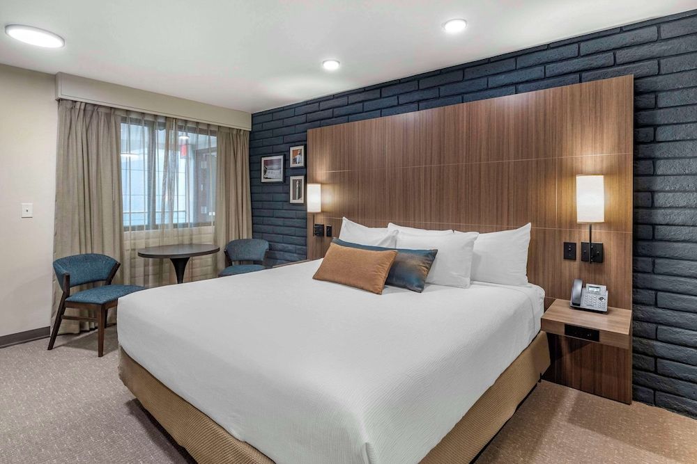 The Gibson Hotel Great Falls, an Ascend Collection Hotel Room, 1 King Bed, Accessible, Non Smoking 3