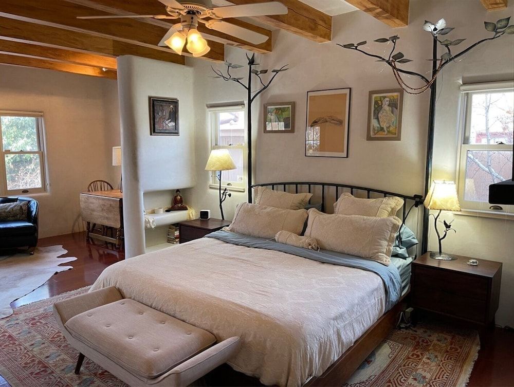 House (Casa De Gracia - Historic East Side S)