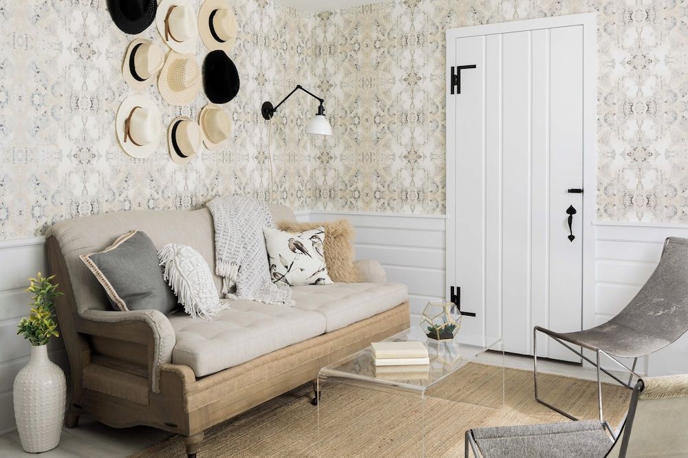 The Coonamessett Village King Suite 7