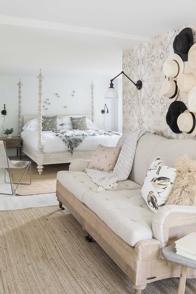 The Coonamessett King Suite 2